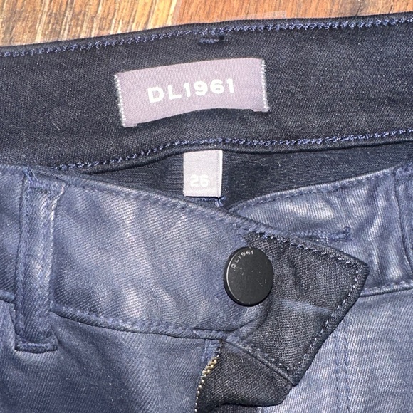 DL1961 Lara Midrise Intrasculpt Cropped Boot Jeans - Picture 4 of 10